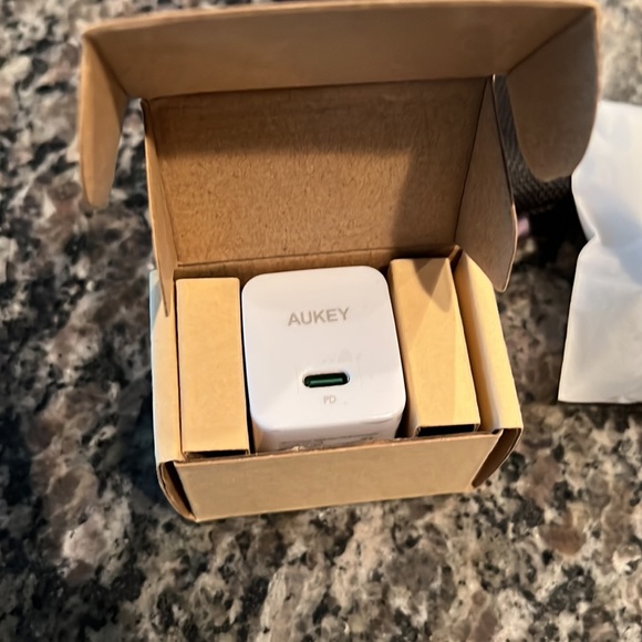 Aukey Latitude Lite Bluetooth Headphones - Picture 7 of 9